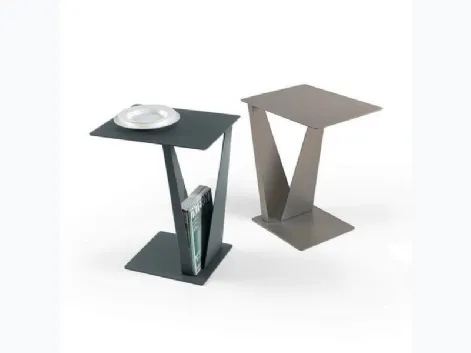 Tavolino multifunzione Bridge che integra la funzione portariviste, realizzato in acciaio verniciato di Kermes divani