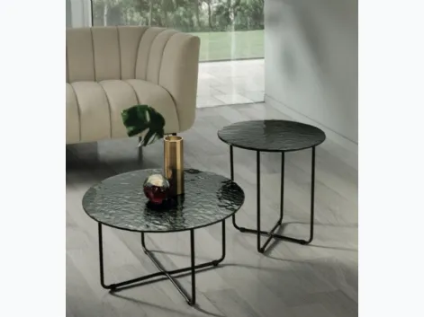 Tavolino tondo Jon in vetro temperato effetto martellato con base in metallo verniciato nero di Capodarte