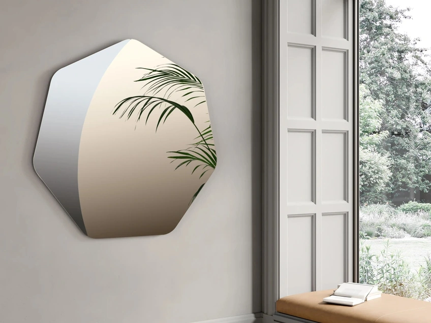 Specchio dalla forma poligonale irregolare Opal di Ikone Casa