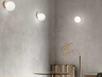 Lampada a parete Pallina in vetro soffiato e metallo di Ondaluce