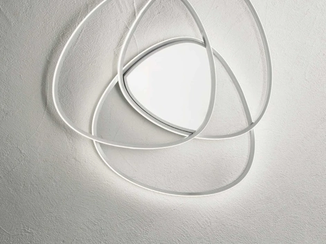 Lampada a parete Rose in metallo di Ondaluce