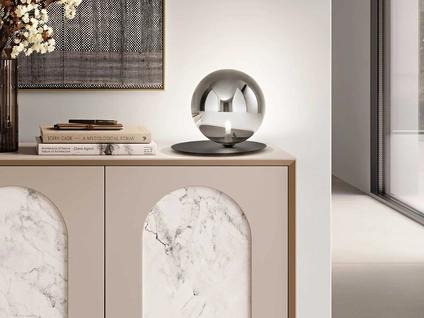 Lampada da tavolo Snail in vetro soffiato e metallo di Ondaluce