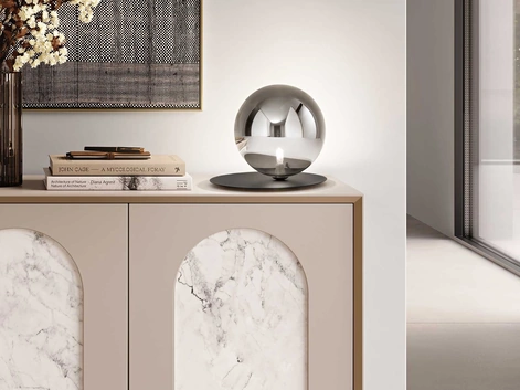 Lampada da tavolo Snail in vetro soffiato e metallo di Ondaluce