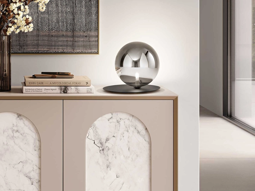 Lampada da tavolo Snail in vetro soffiato e metallo di Ondaluce