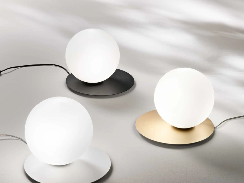 Lampada da tavolo Snail in vetro soffiato e metallo di Ondaluce