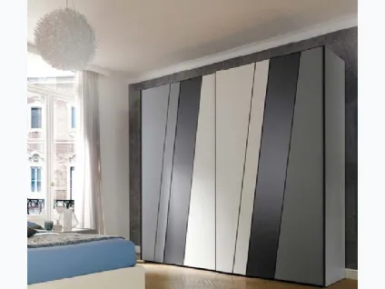 Armadio di design ad ante scorrevoli con tagli geometrici trasversali MC201 Ray di Moretti Compact