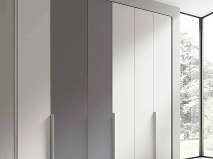 Armadio con ante battenti System Basic Alaska e Grigio di Artigianmobili