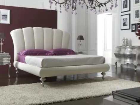 Letto in pelle Bianco Neve con testiera trapuntata verticalmente Chanel di Florentiabed