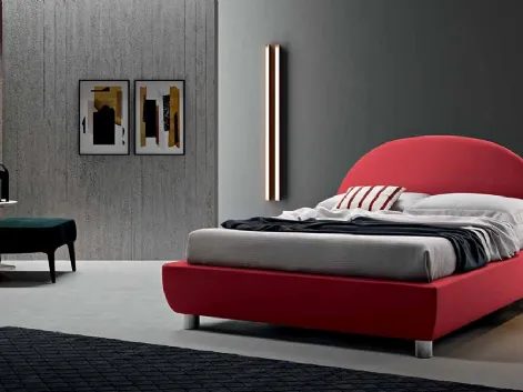 Letto in tessuto con testiera a mezza luna Compasso di Cosmo Letti