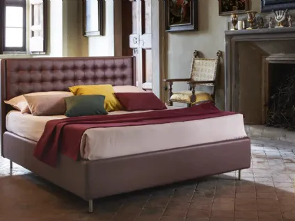 Letto Frassineto in pelle imbottita con testiera trapuntata di Mauri Soft Dream