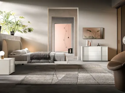 Letto con testiera in tessuto e giroletto in laccato opaco G01 Velvet e Alfa di Mercantini
