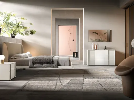 Letto con testiera in tessuto e giroletto in laccato opaco G01 Velvet e Alfa di Mercantini
