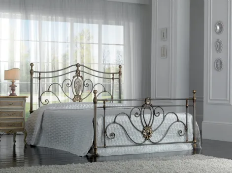Letto in ferro battuto finitura Argento Etrusco con testiera decorata Leopardi di Florentiabed
