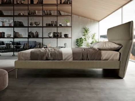 Letto in tessuto imbottito con testiera Miss di Imab