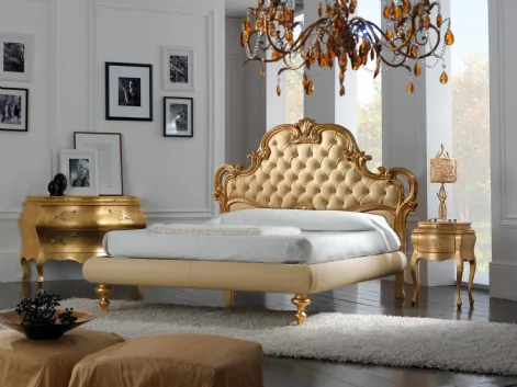 Letto con testiera in pelle e poliuretano finitura Foglia Oro Panarea di Florentiabed