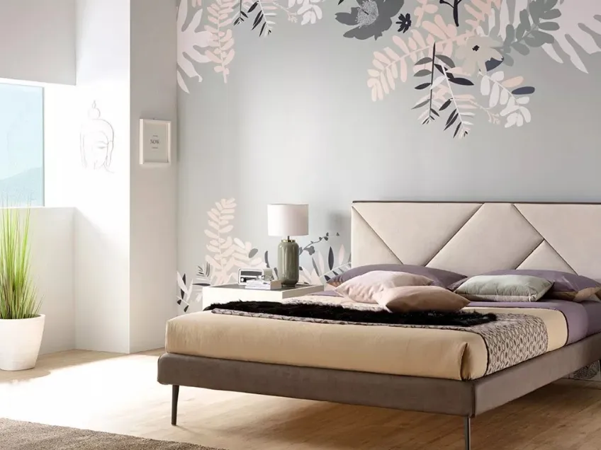 Letto matrimoniale con testiera composta da tasselli in ecopelle SC221 di Moretti Compact
