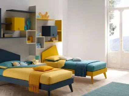Letto singolo con testiera Iceberg in laccato opaco Pavone e Senape SC101 di Moretti Compact