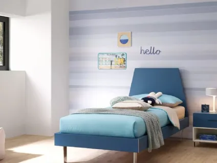 Letto in laccato Blu Navy con testiera Peak e piedini in metallo SC119 di Moretti Compact