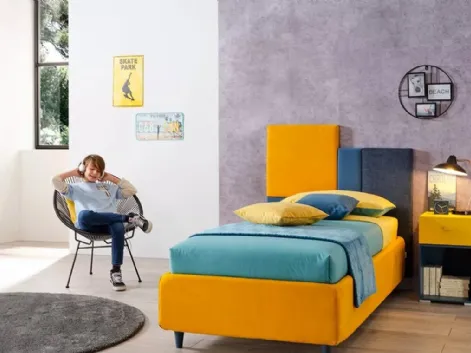 Letto di design in tessuto con testiera asimmetrica SC208 di Moretti Compact