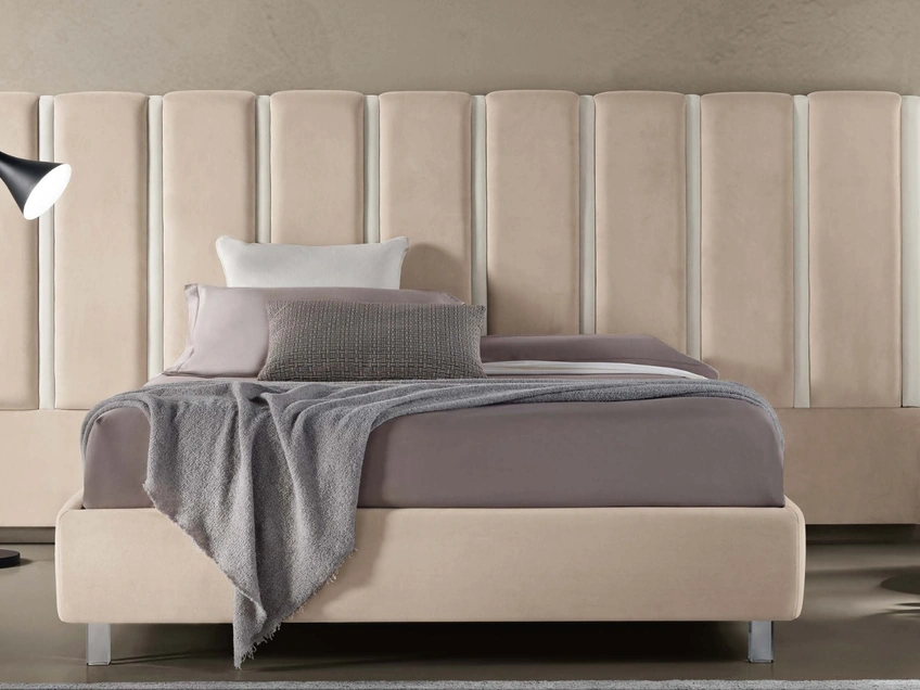 Letto in tessuto Sound di Susan imbottiti