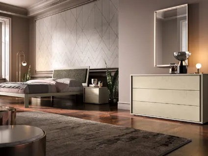 Letto in legno con testiera parzialmente rivestita in tessuto T01 Mizar e Gamma di Mercantini