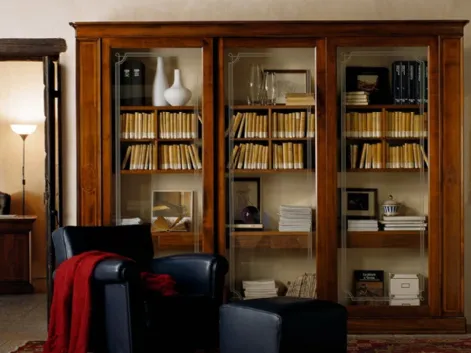 Libreria classica in legno massello con tre ante scorrevoli a vetrina Carlo X di Cantiero