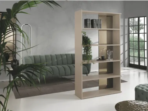 Libreria divisoria Julio con struttura in MDF e ripiani in nobilitato con elemento di fondo in vetro specchiato di Capodarte