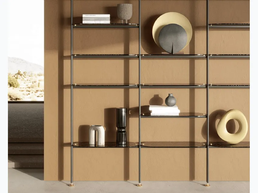 Libreria a muro con ripiani in vetro e struttura in metallo Stem di Nature Design