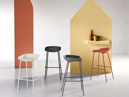 Sgabello Age in polipropilene di Ikone Casa