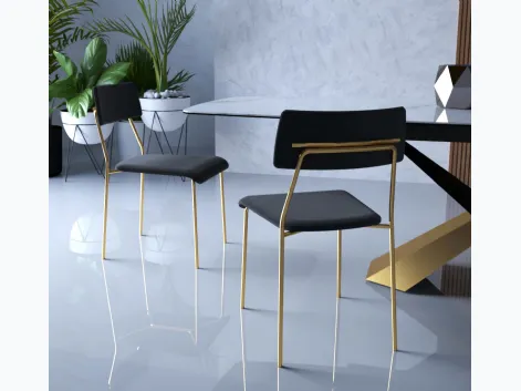 Sedia Aspen rivestita in tessuto con base in metallo dorato lucido di Abitare Interior