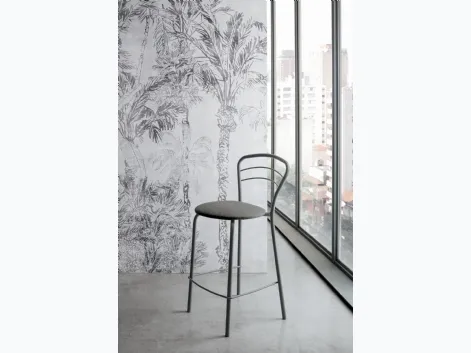 Sgabello Bogota con struttura in metallo verniciato e seduta imbottita e rivestita in morbido tessuto Soft Touch Vintage di Target Point