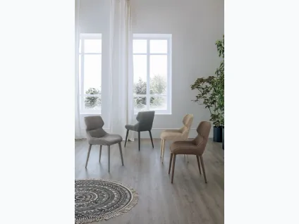 Sedia Detroit imbottita e interamente rivestita in tessuto Soft-Touch vintage di Target Point