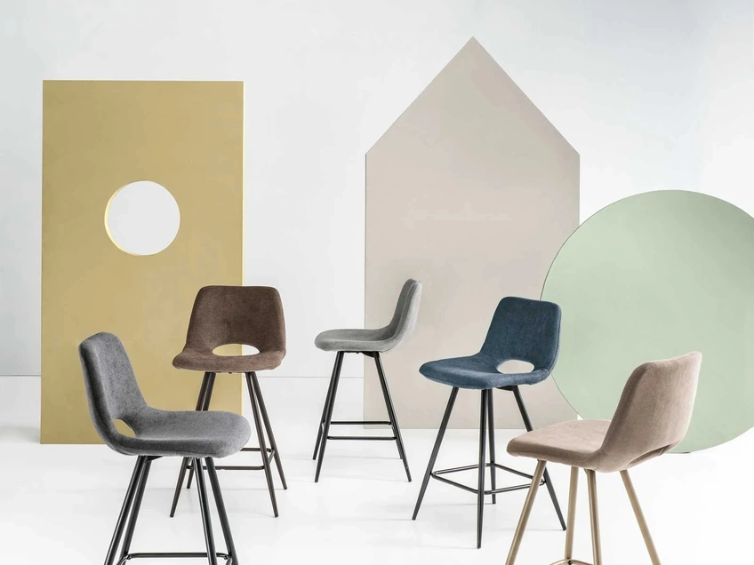 Sgabello Dias in tessuto imbottito di Ikone Casa