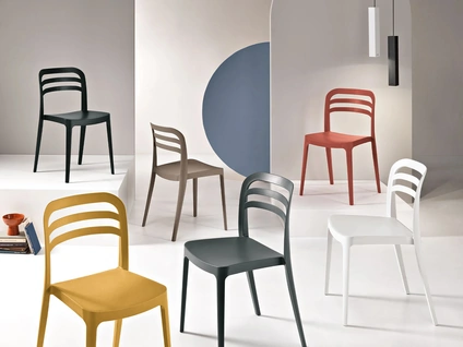 Sedia impilabile Django in polipropilene di Ikone Casa