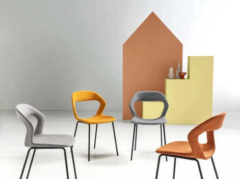 Sedia Gilda in tessuto imbottito di Ikone Casa