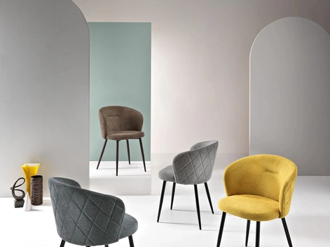 Sedia Rumble in tessuto imbottito di Ikone Casa