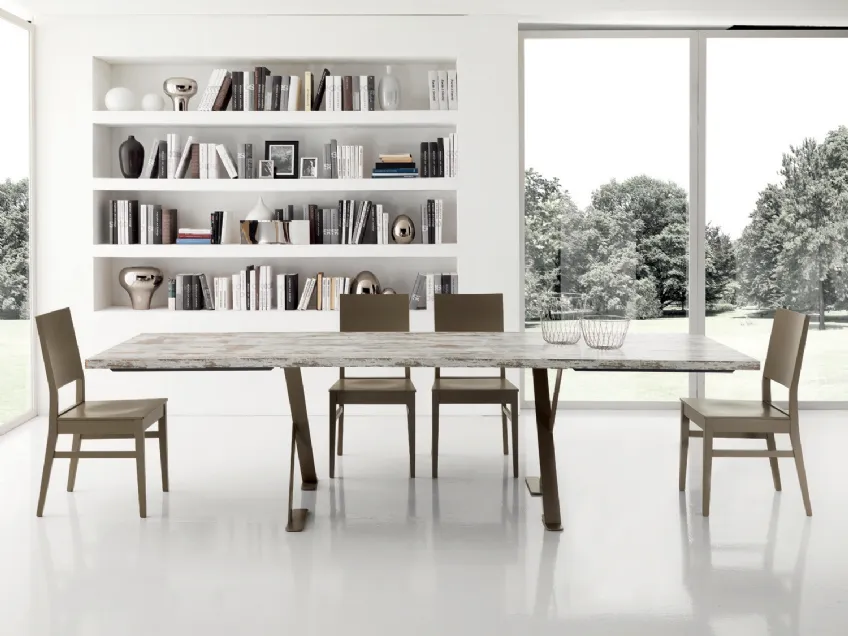 Tavolo allungabile Exxtra in legno con base in metallo di Gipi Le Sedie