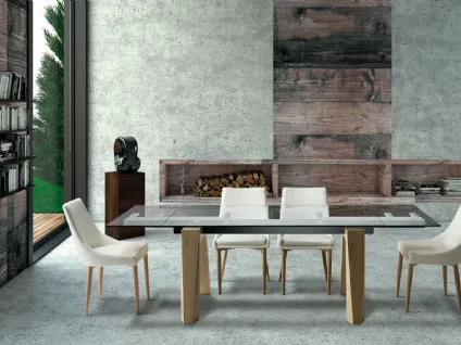 Tavolo Genius piano vetro e gambe legno naturale di Abitare Interior