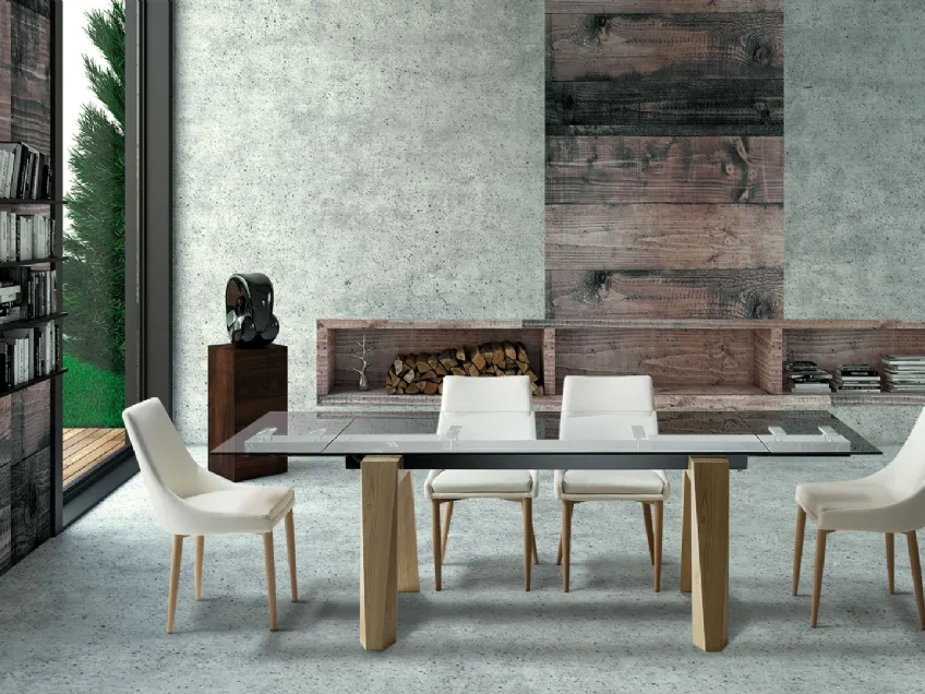 Tavolo Genius piano vetro e gambe legno naturale di Abitare Interior