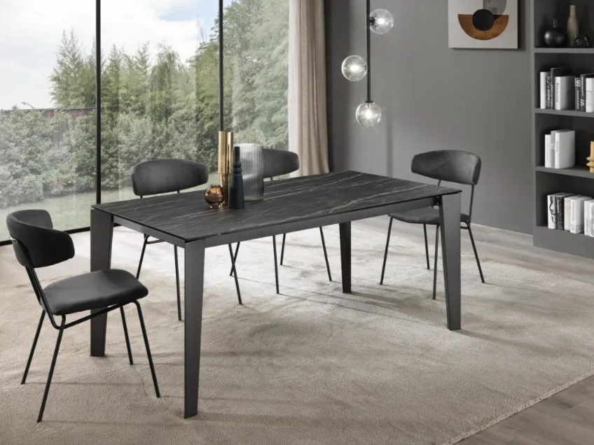 Tavolo allungabile Kiew con top in laminato e base in alluminio di Gipi Le Sedie