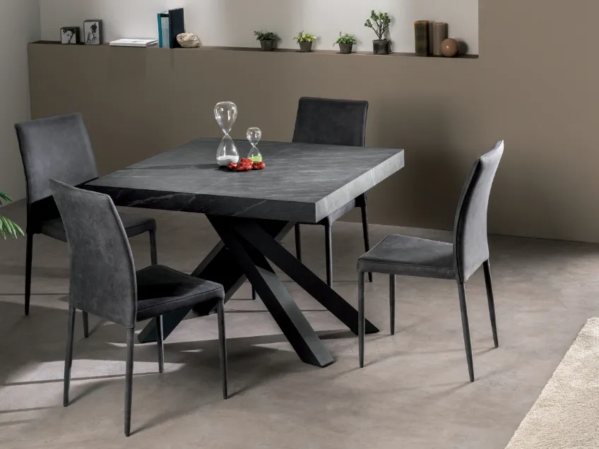 Tavolo Quark quadrato in laminato con base in alluminio di Gipi Le Sedie