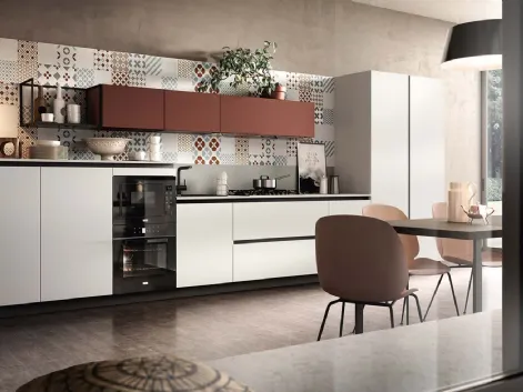 Cucina Moderna Evolution finitura Bianco Ice e Rosso Palatino di Moretti Cucine